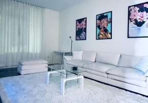 1 br spacious in Hollywood